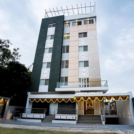 Hotel Veesons Executive سولابور المظهر الخارجي الصورة