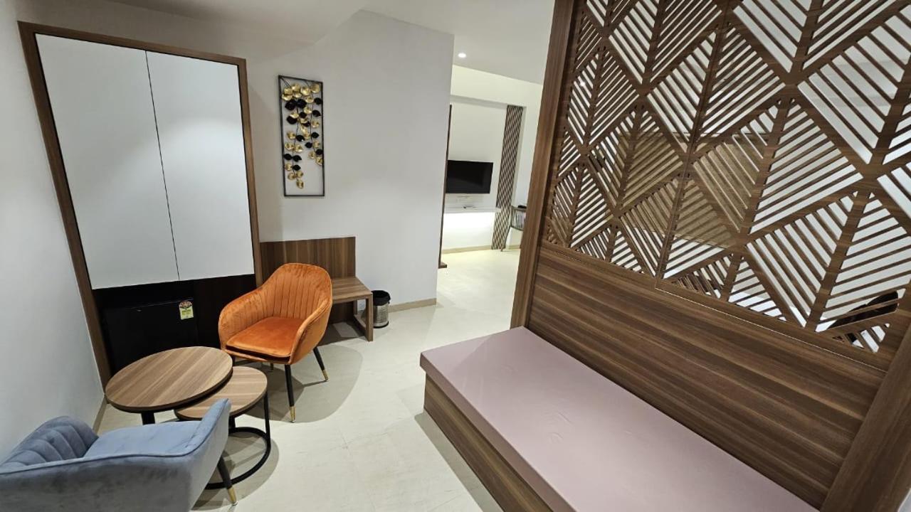 Hotel Veesons Executive سولابور المظهر الخارجي الصورة