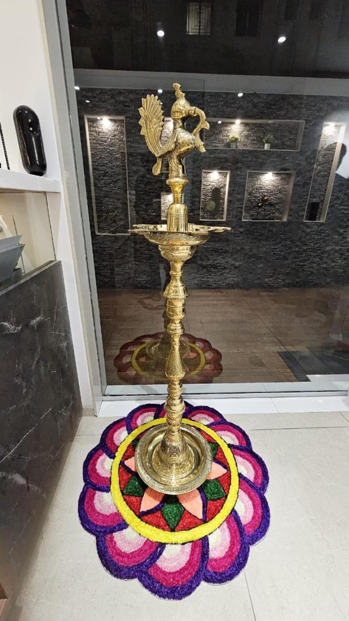 Hotel Veesons Executive سولابور المظهر الخارجي الصورة