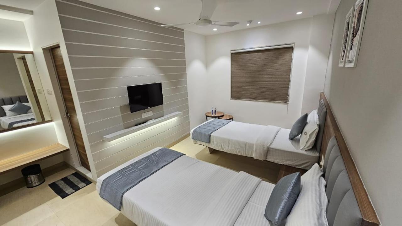 Hotel Veesons Executive سولابور المظهر الخارجي الصورة
