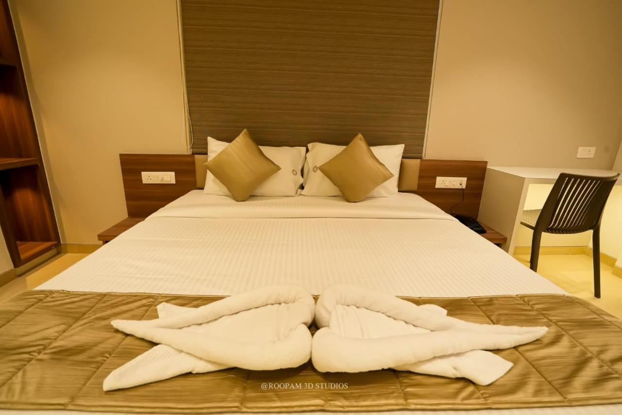 Hotel Veesons Executive سولابور المظهر الخارجي الصورة